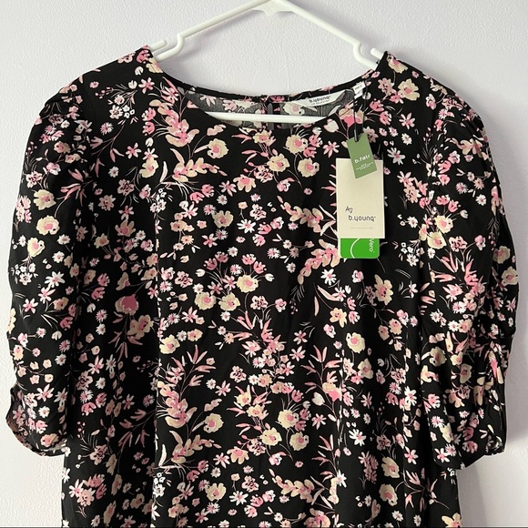 🍉 NWT b.young Floral Puffy Sleeve Blouse - Picture 2 of 12